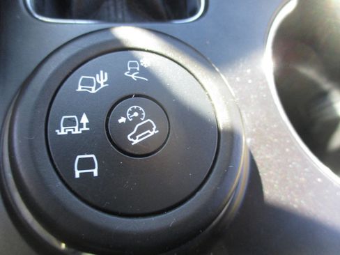 Used 2017 Ford Explorer XLT w/ Equipment Group 201A image 32