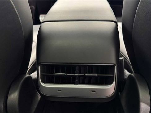Used 2023 Tesla Model Y Long Range image 14