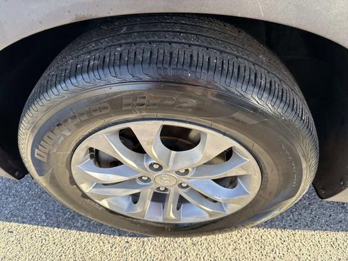 Used 2019 Hyundai Santa Fe SE image 12