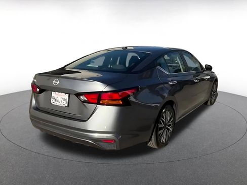 Used 2025 Nissan Altima 2.5 SV image 14