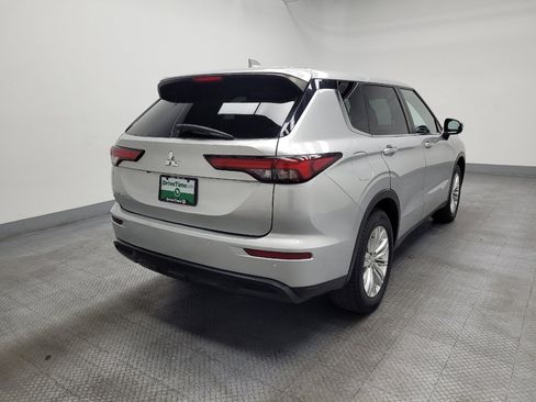 Used 2022 Mitsubishi Outlander ES FWD image 9