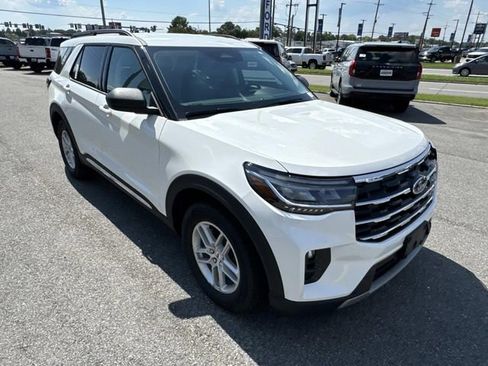 New 2025 Ford Explorer Active w/ Active Comfort Package image 3