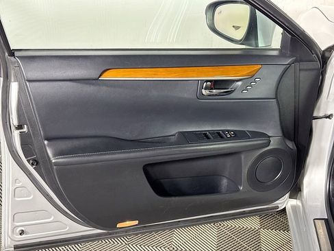 Used 2013 Lexus ES 300h w/ Premium Pkg FWD image 10