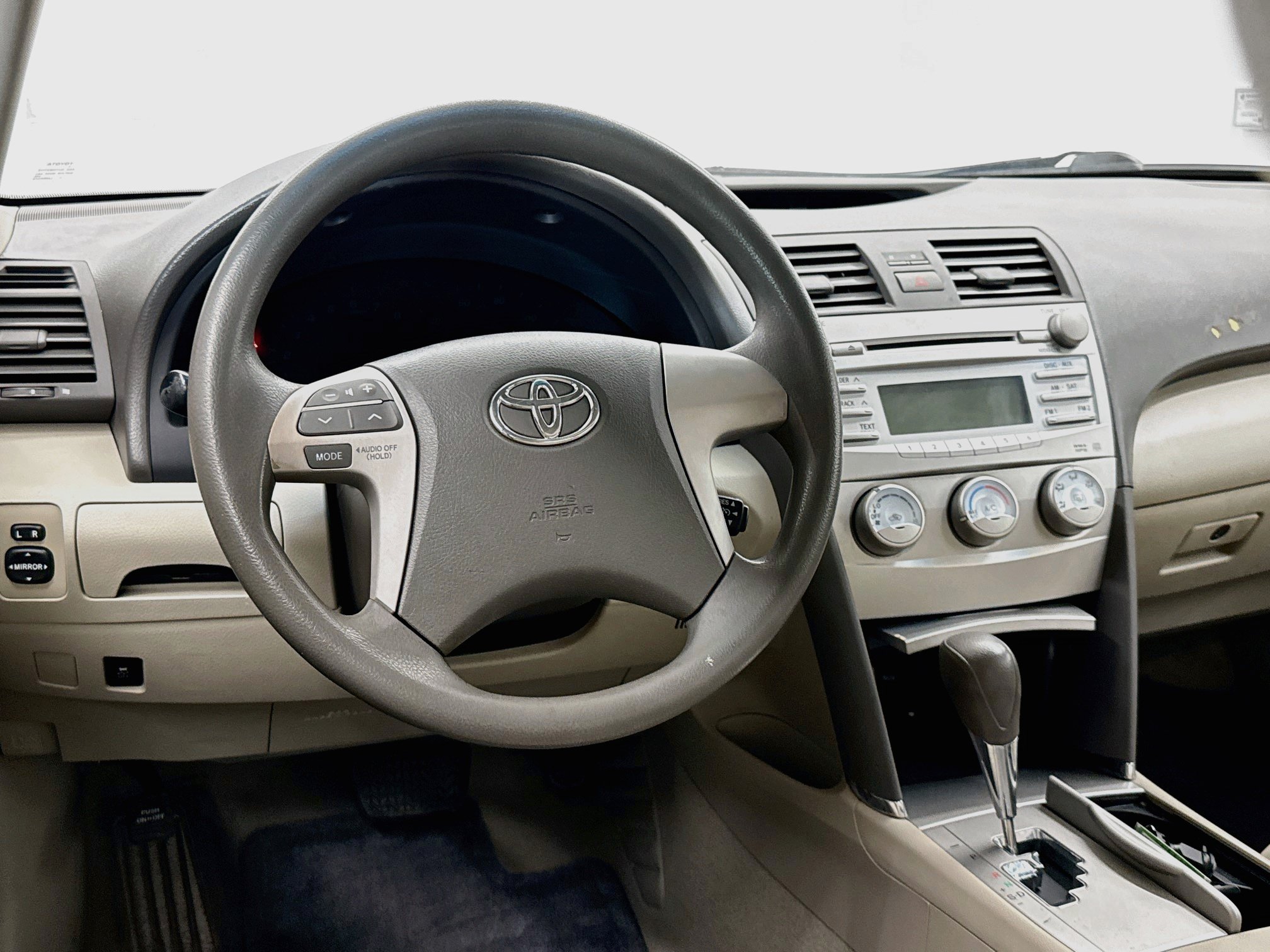 Used 2011 Toyota Camry LE FWD image 17