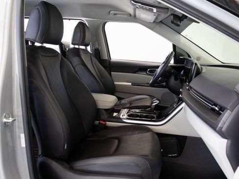 Used 2024 Kia Carnival SX image 25