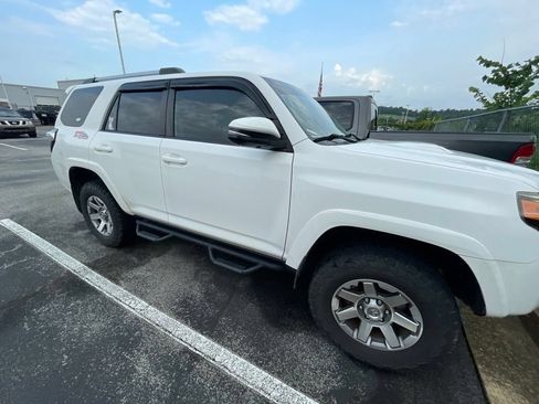 Used 2015 Toyota 4Runner Trail Premium AWD/4WD image 6