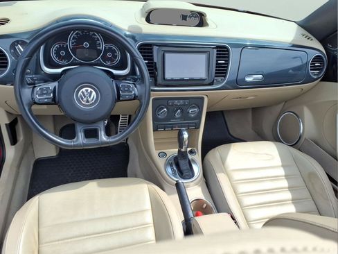 Used 2013 Volkswagen Beetle Turbo FWD image 8