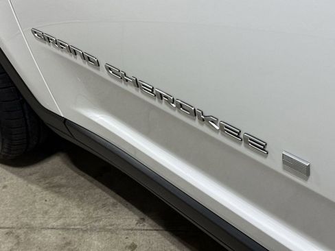 Used 2024 Jeep Grand Cherokee Limited AWD/4WD image 27