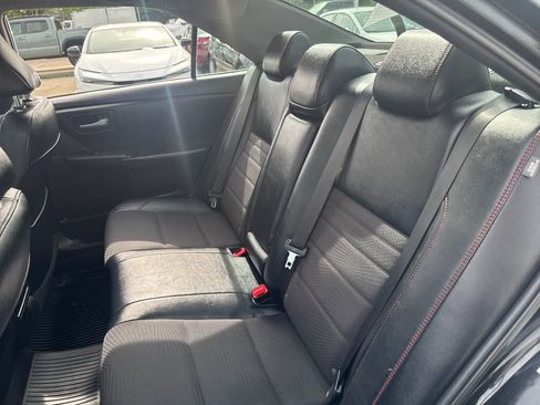 Used 2017 Toyota Camry SE w/ Moonroof Package FWD image 34