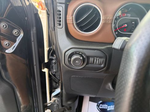 Used 2022 Jeep Wrangler Unlimited Rubicon w/ Cold Weather Group AWD/4WD image 12
