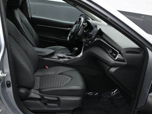 Used 2024 Toyota Camry SE FWD image 11