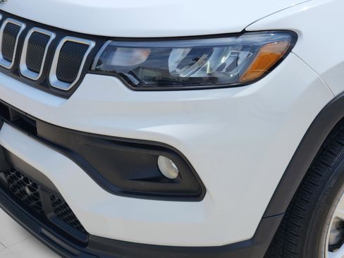 Used 2022 Jeep Compass Latitude FWD image 30