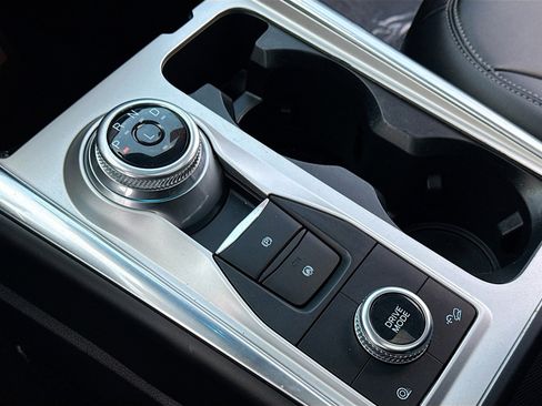 Used 2022 Ford Explorer XLT w/ Equipment Group 202A image 12