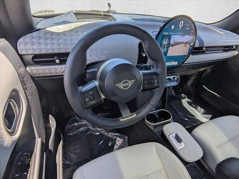 Used 2025 MINI Cooper 2-Door Hardtop FWD image 10