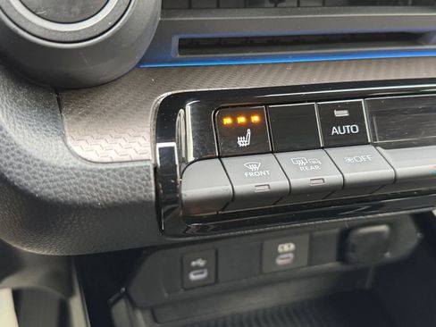 Used 2023 Toyota Prius XLE image 4