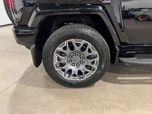 Used 2025 GMC Hummer EV 3X w/ LPO, Sport Package AWD/4WD image 48