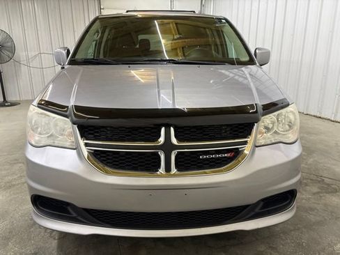 Used 2014 Dodge Grand Caravan SXT w/ Rear Park Assist Package FWD image 2