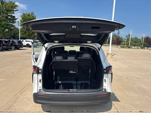 Used 2025 Toyota Sienna LE FWD image 24