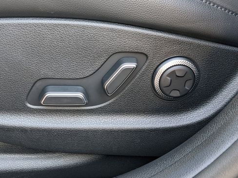 Used 2025 Genesis G80 2.5T image 17