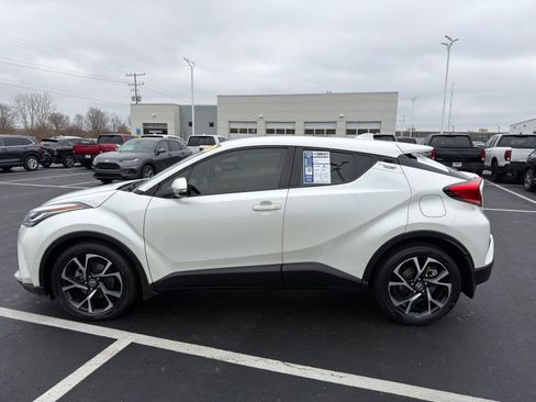 Used 2021 Toyota C-HR XLE image 3