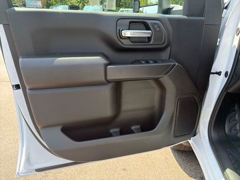 New 2026 GMC Sierra 2500 Pro w/ X31 Off-Road Package AWD/4WD image 10