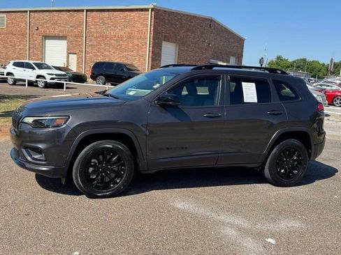 Used 2023 Jeep Cherokee Altitude Lux AWD/4WD image 3