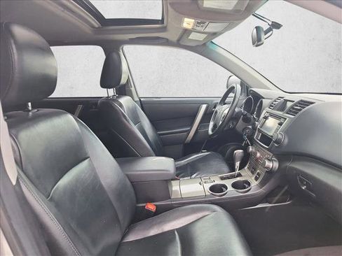 Used 2013 Toyota Highlander SE image 16