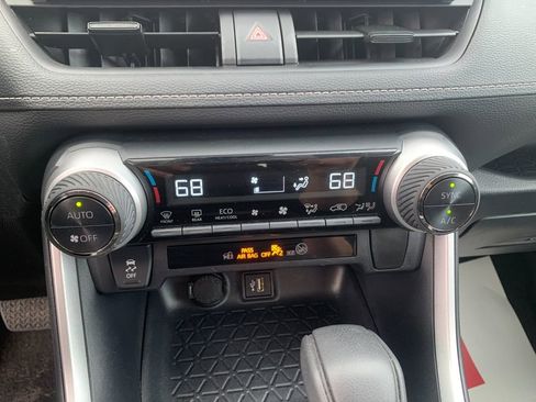 Used 2025 Toyota RAV4 XLE AWD/4WD image 23