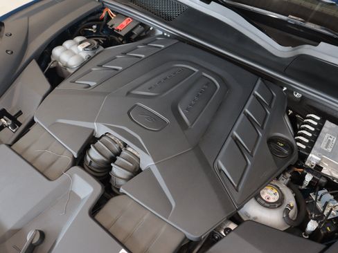 Used 2024 Porsche Cayenne Turbo AWD/4WD image 24