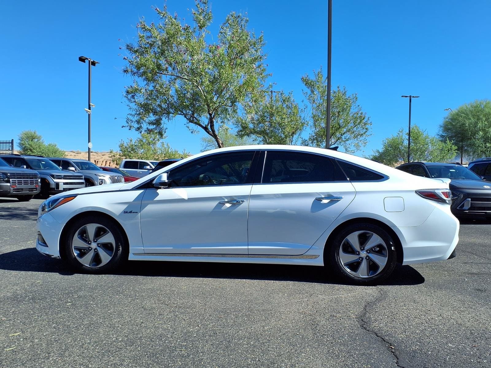 Used 2017 Hyundai Sonata Limited w/ Ultimate Package 02 FWD image 2