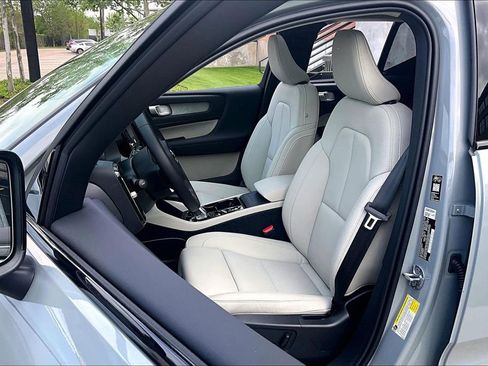 New 2026 Volvo XC40 B5 Plus w/ Protection Package Premier AWD/4WD image 37