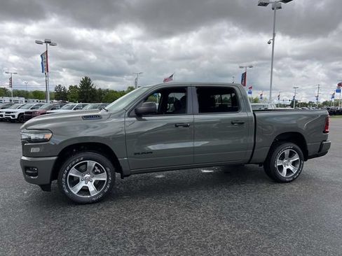 New 2026 RAM 1500 Express AWD/4WD image 3