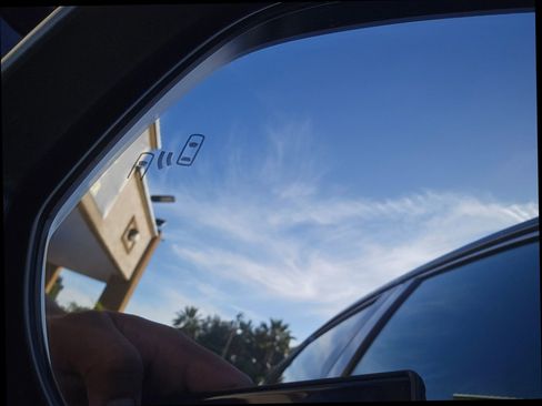 Used 2023 Toyota Venza Nightshade image 34