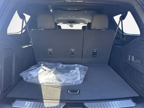 New 2025 Chevrolet Suburban High Country image 25