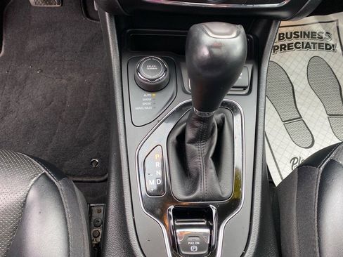 Used 2022 Jeep Cherokee Limited image 12