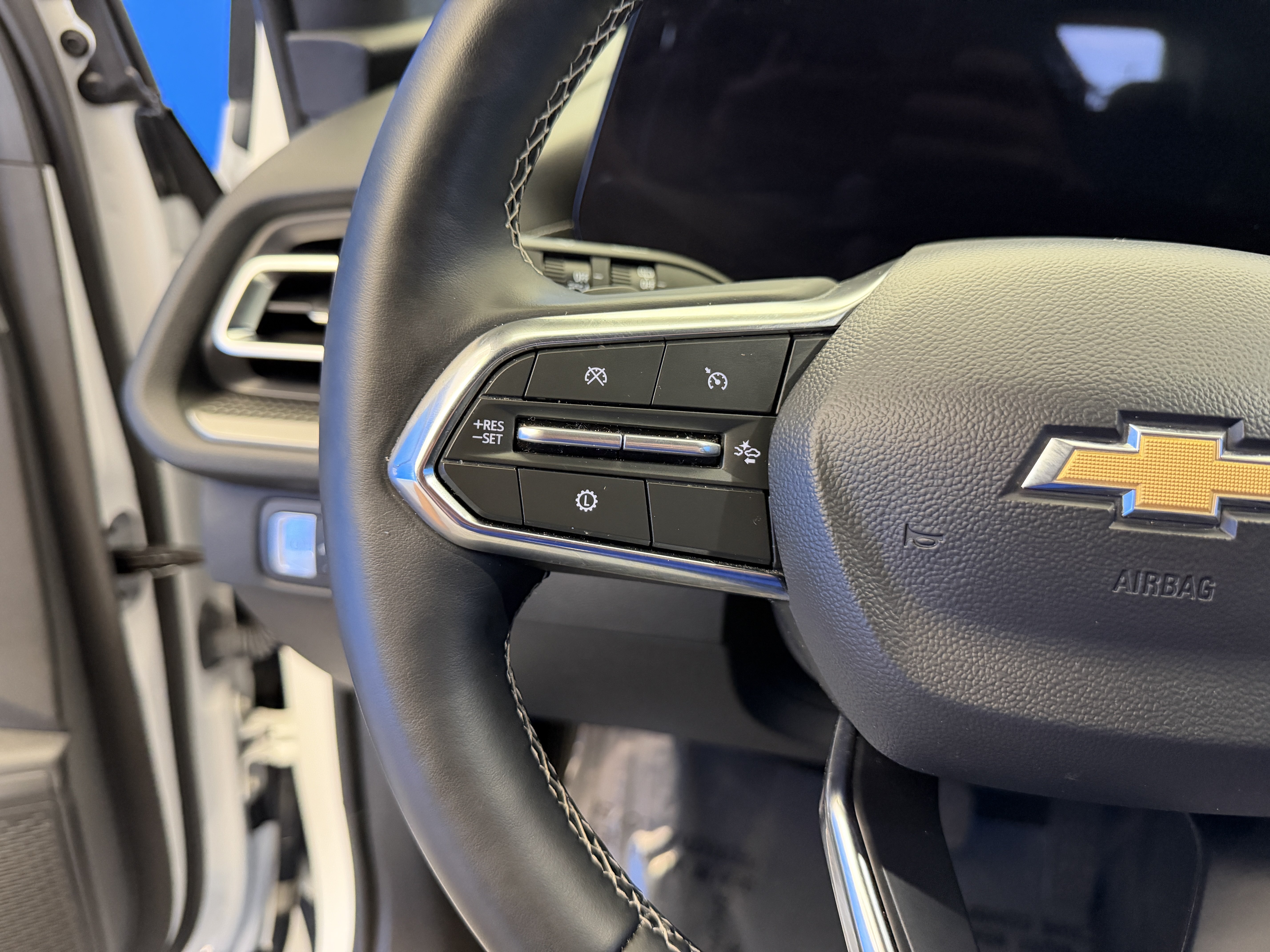 Used 2026 Chevrolet Traverse LT w/ Driver Confidence Package FWD image 15