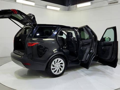 Used 2024 Land Rover Discovery S AWD/4WD image 32