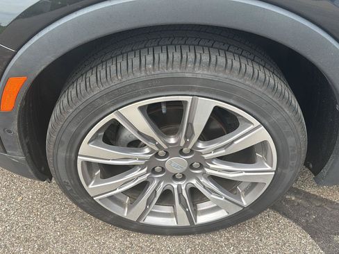 Used 2022 Cadillac XT4 Premium Luxury w/ Sun And Sound Package AWD/4WD image 9