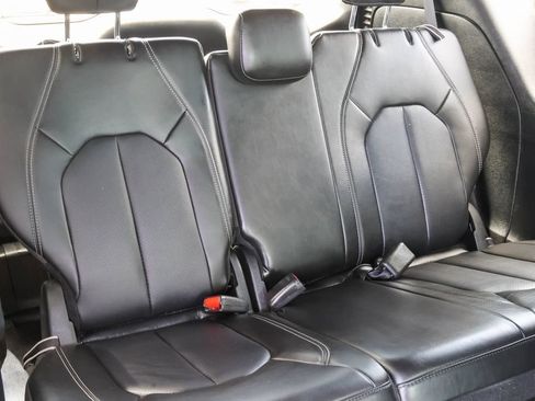 Used 2025 Chrysler Pacifica Select FWD image 18