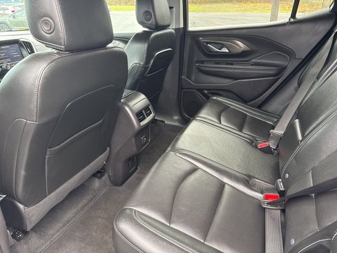 Used 2024 GMC Terrain SLT image 18