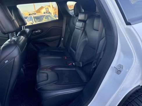 Used 2019 Jeep Cherokee Trailhawk w/ Comfort/Convenience Group image 9