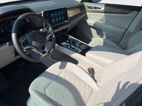 New 2026 Volkswagen Atlas SE FWD image 3