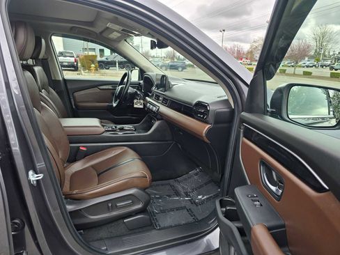 Used 2025 Honda Pilot Elite image 13