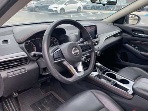 Used 2023 Nissan Altima 2.5 SR FWD image 14