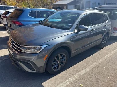 Used 2022 Volkswagen Tiguan SE w/ Panoramic Sunroof Package