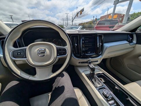 Used 2018 Volvo XC60 T5 Momentum w/ Convenience Package image 20