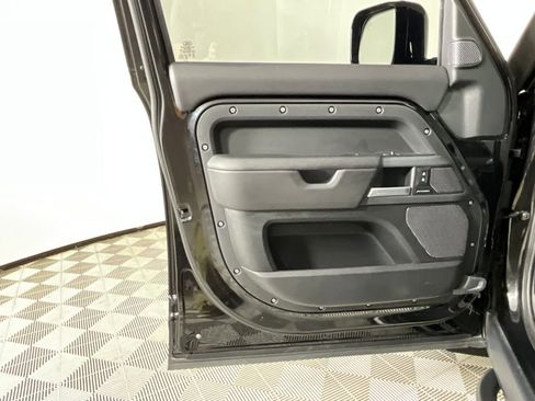 Certified 2024 Land Rover Defender 110 X-Dynamic SE AWD/4WD image 18