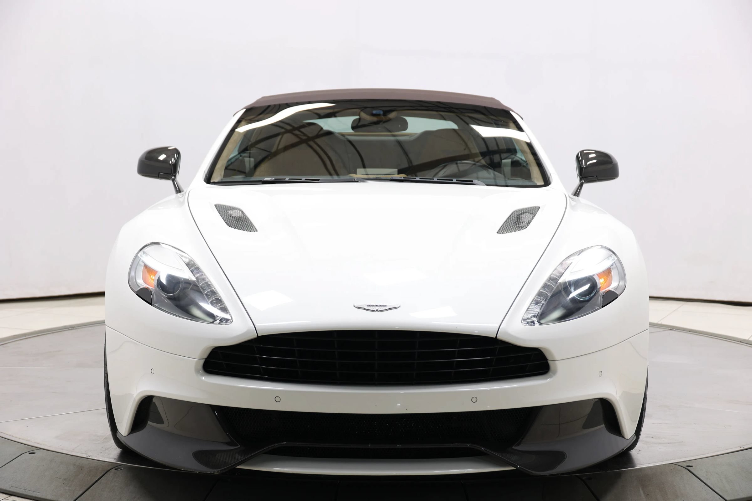 Used 2015 Aston Martin Vanquish Volante RWD image 76