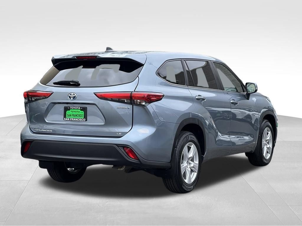 Used 2023 Toyota Highlander LE AWD/4WD image 5