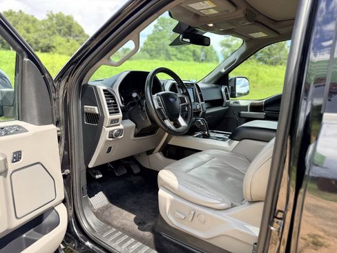 Used 2017 Ford F150 Lariat w/ Equipment Group 502A Luxury AWD/4WD image 12